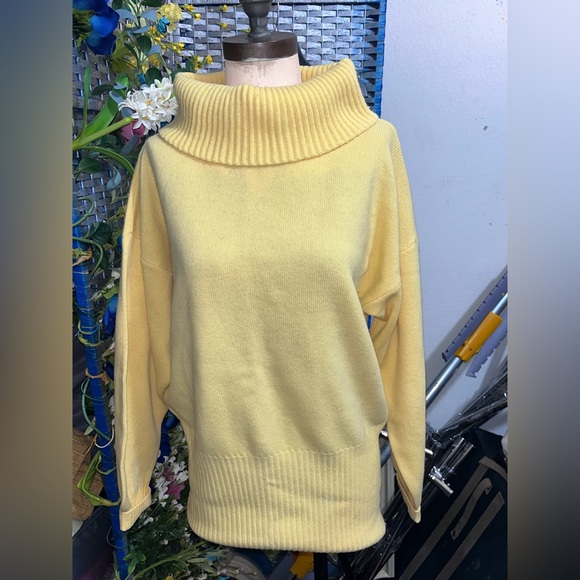 vintage yellow turtleneck - Picture 1 of 3